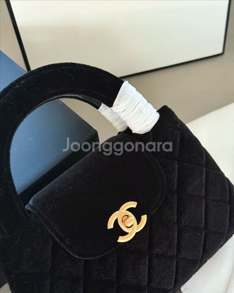 샤넬 24K 켈리 스웨이드백--1