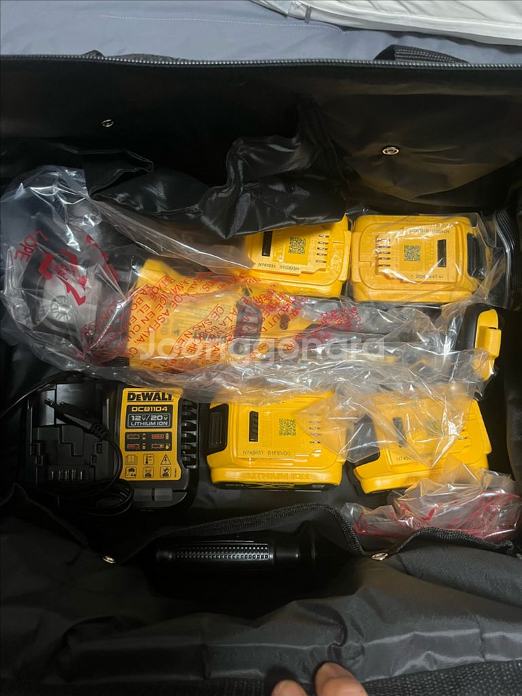 디월트 광택기 DCG405N + 디월트 소포--0