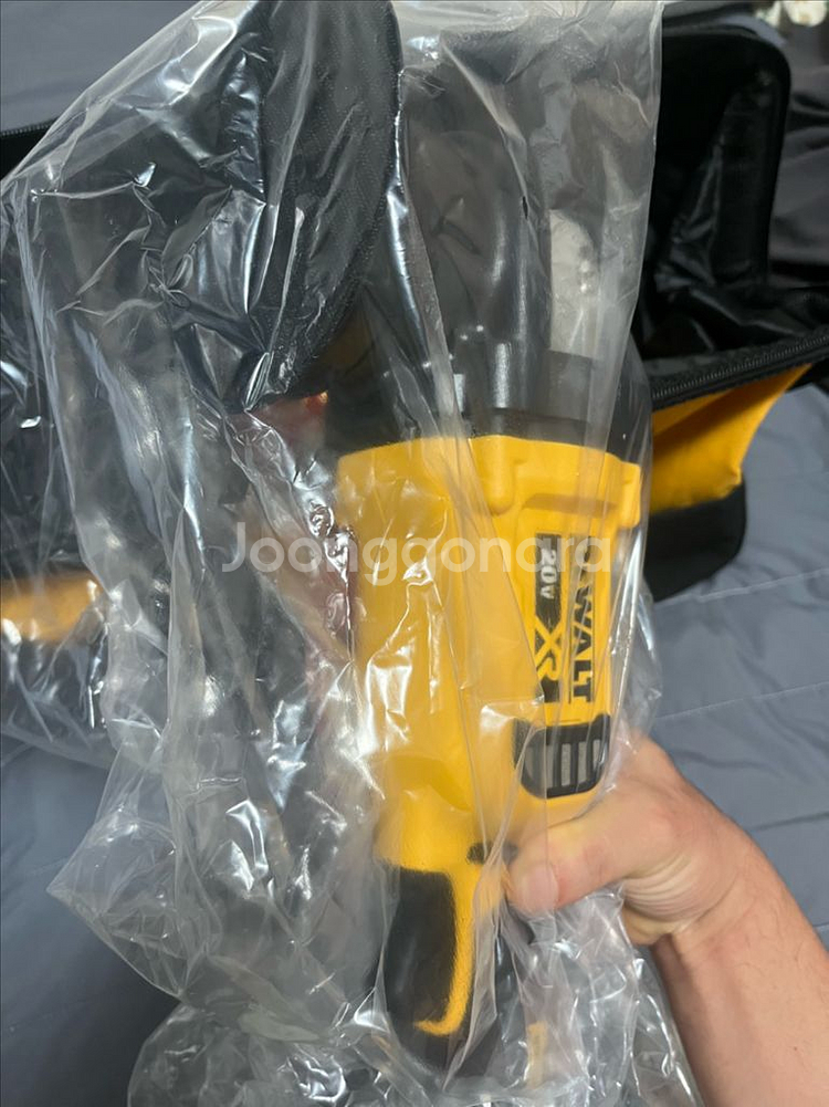 디월트 광택기 DCG405N + 디월트 소포--1