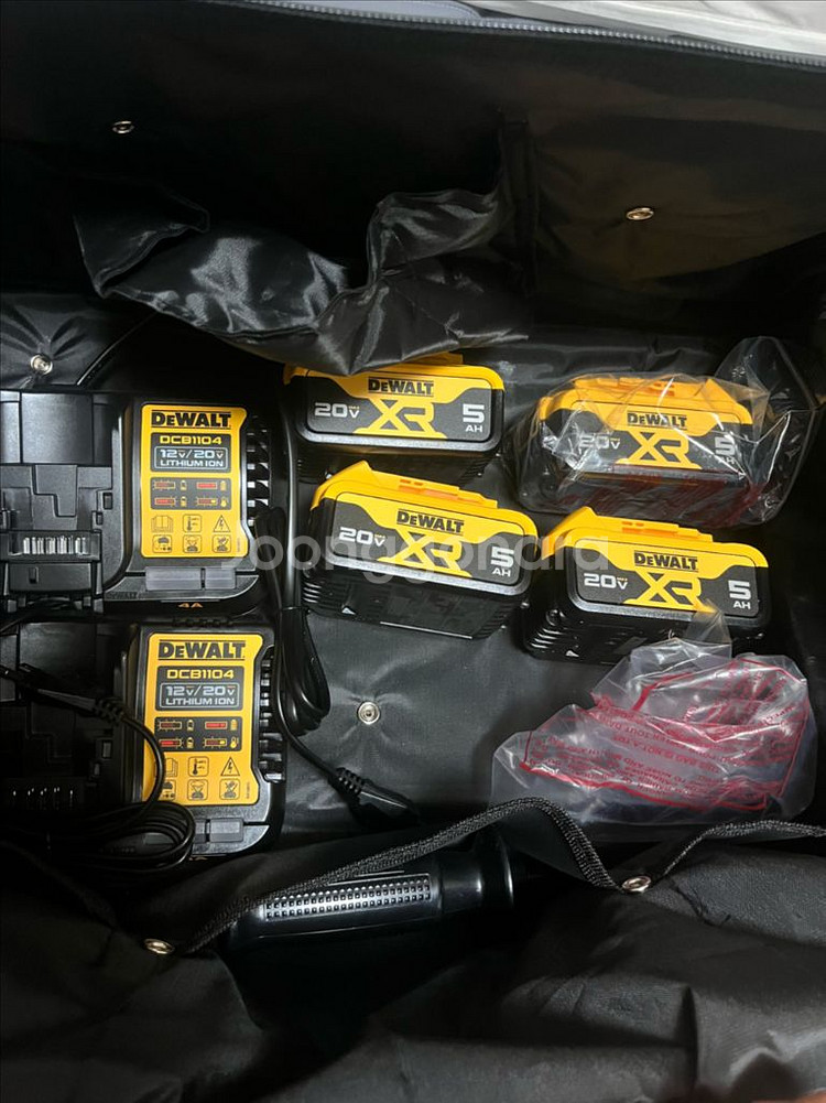 디월트 광택기 DCG405N + 디월트 소포--4