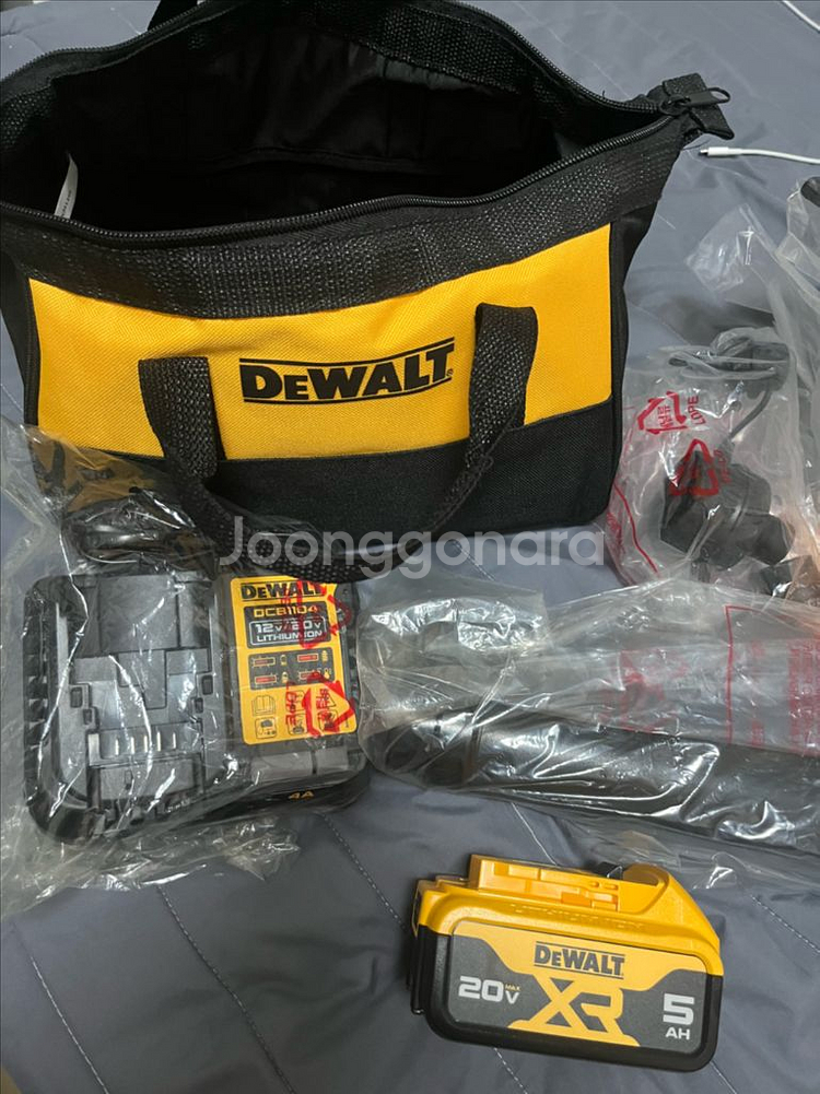 디월트 광택기 DCG405N + 디월트 소포--6