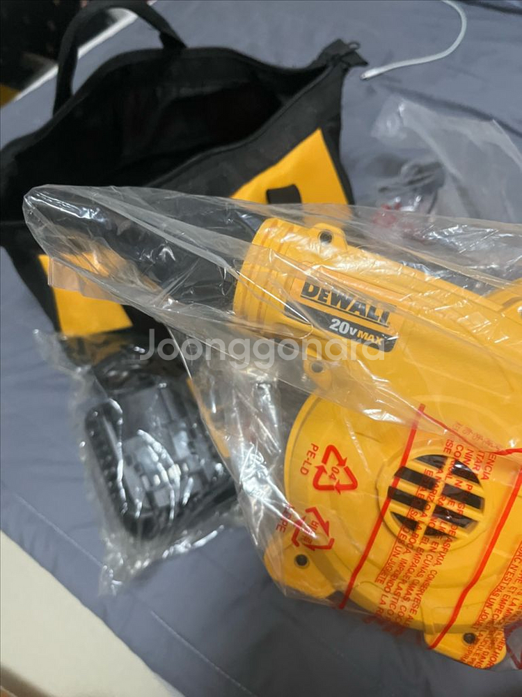 디월트 광택기 DCG405N + 디월트 소포--8