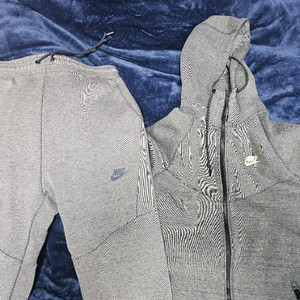 나이키 테크팩 상하의 세트입니다