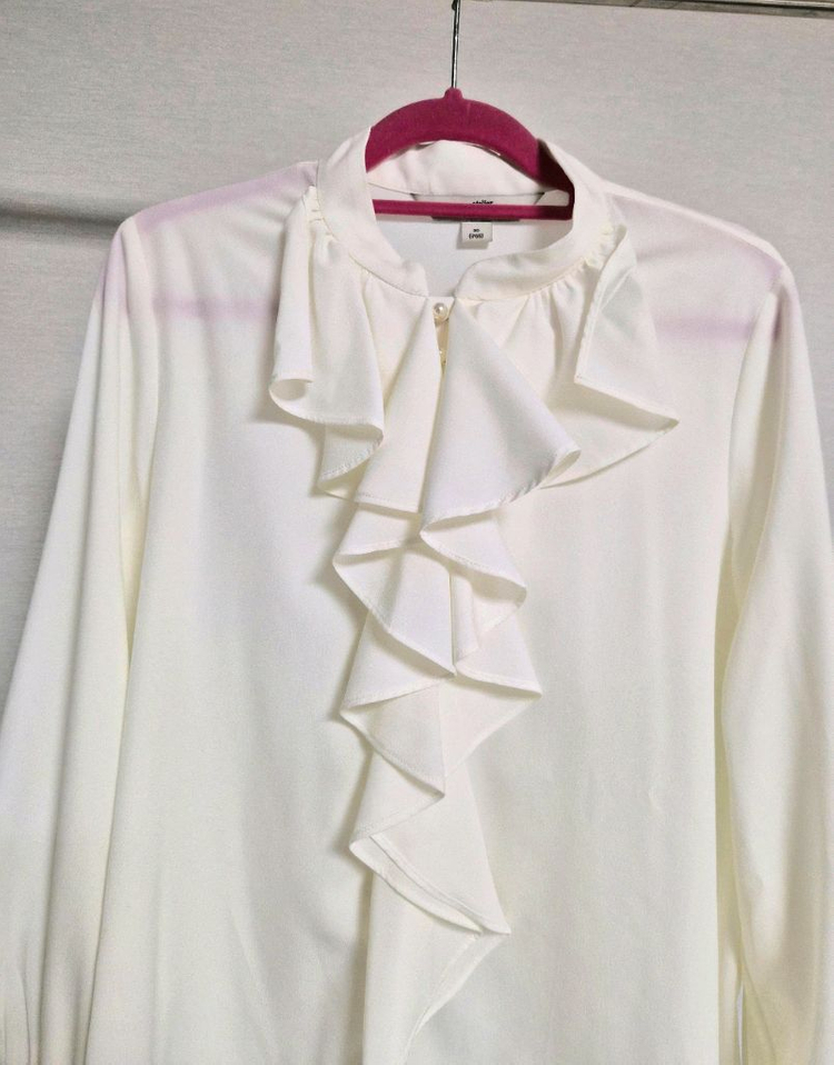 한번실착! 66) 아뜰리에 마졸리 로맨틱 프릴 블라우스--1