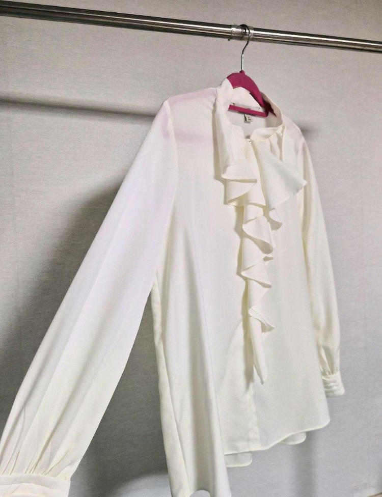 한번실착! 66) 아뜰리에 마졸리 로맨틱 프릴 블라우스--2