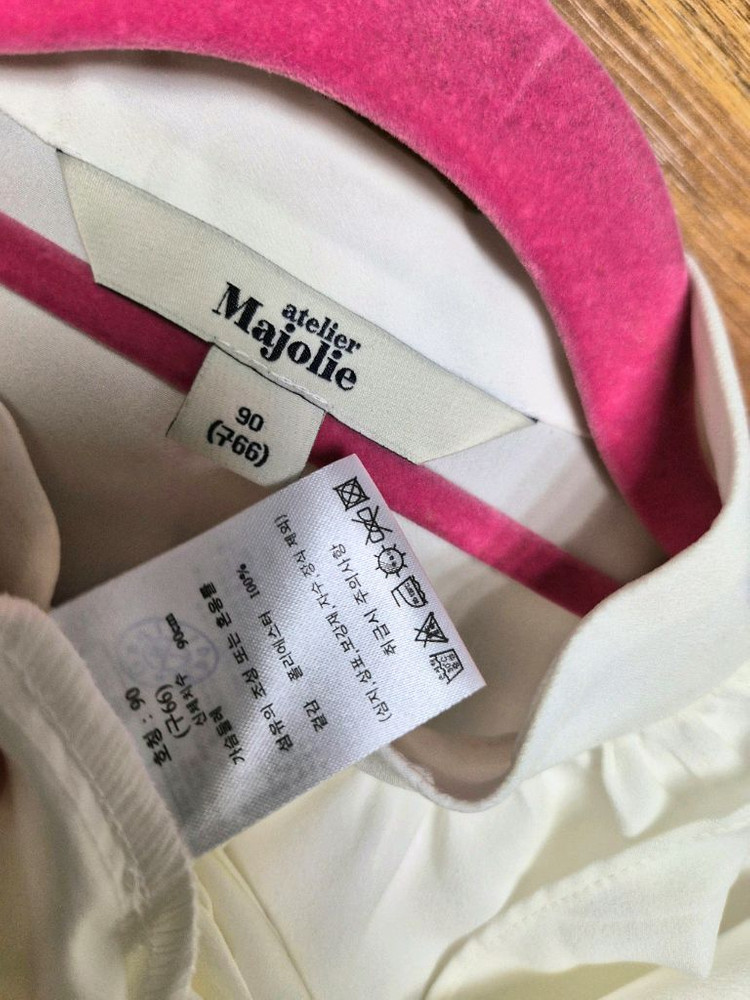 한번실착! 66) 아뜰리에 마졸리 로맨틱 프릴 블라우스--7