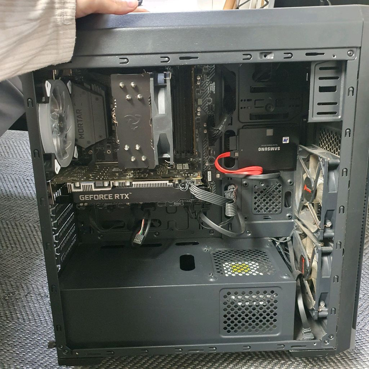 고성능 게이밍 컴퓨터 본체 i7-9700K rtx2060 이미지