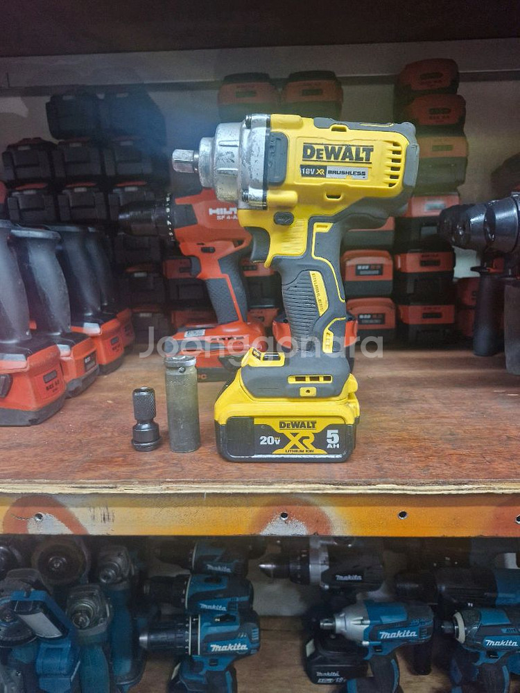 디월트충전임팩렌치 DCF894 미드토크 속도조절 A급--0