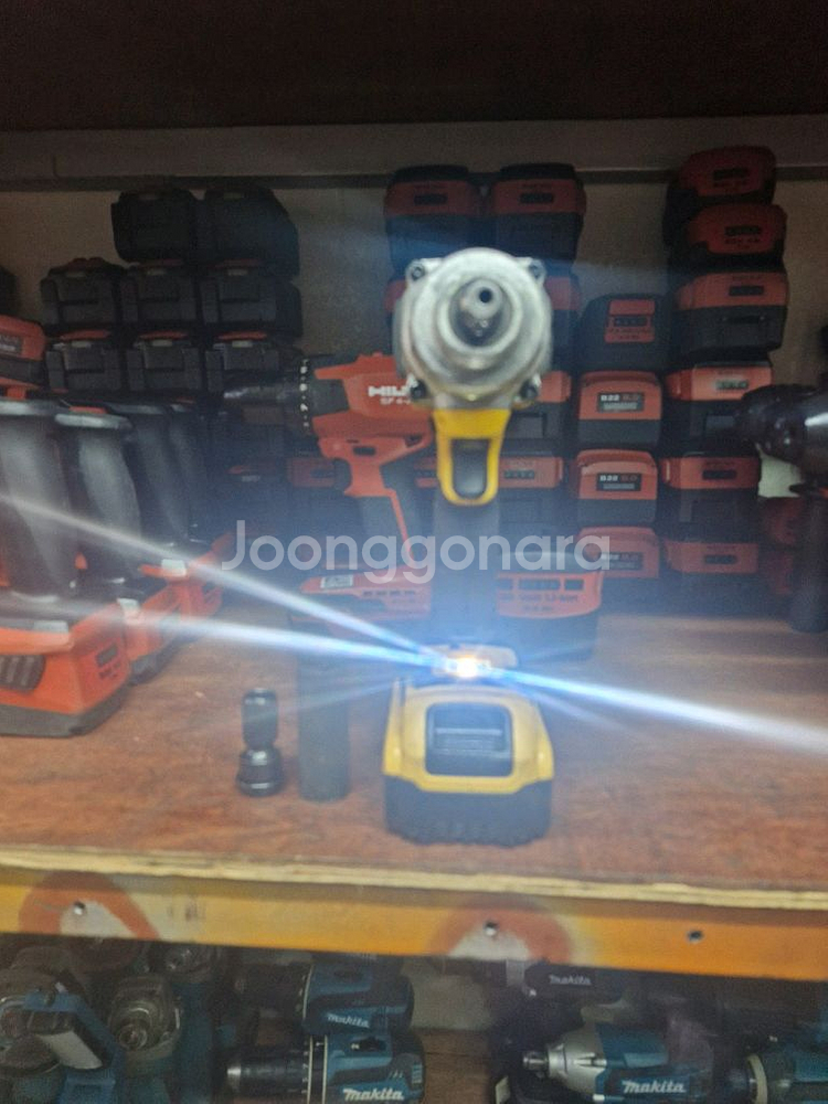 디월트충전임팩렌치 DCF894 미드토크 속도조절 A급--1