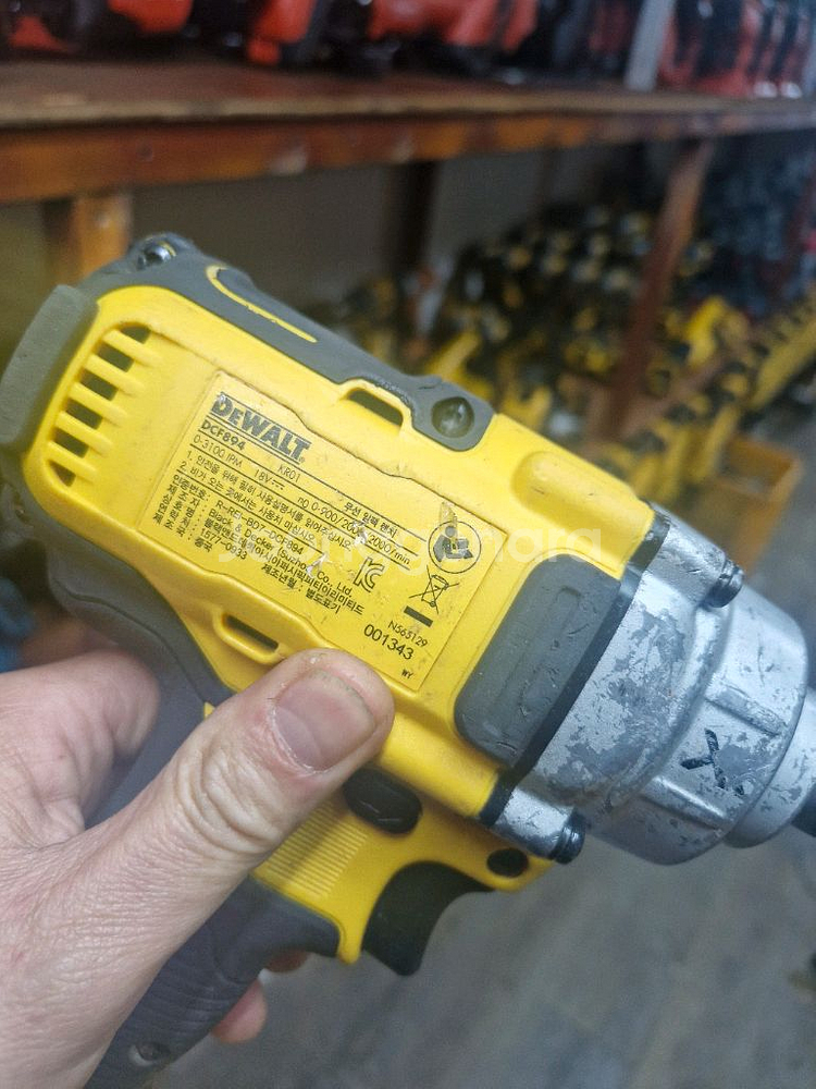 디월트충전임팩렌치 DCF894 미드토크 속도조절 A급--4