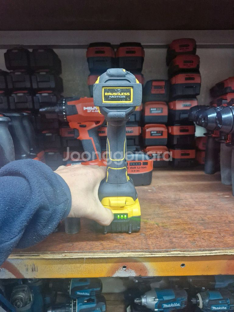 디월트충전임팩렌치 DCF894 미드토크 속도조절 A급--5