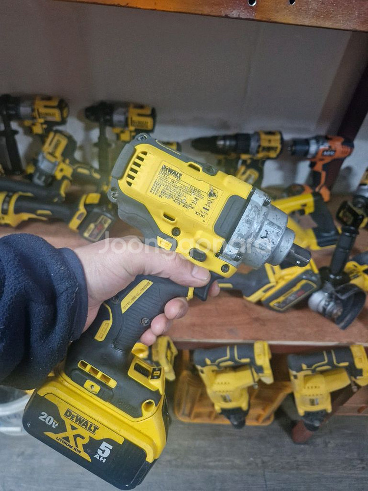 디월트충전임팩렌치 DCF894 미드토크 속도조절 A급--8