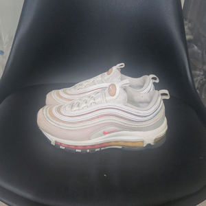 나이키 우먼스 에어맥스97 퓨쳐 그라데이션 사이즈 230mm