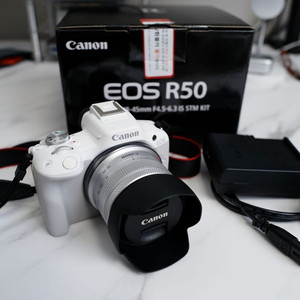 캐논 EOS R50 + RF-S 18-45mm 화이트