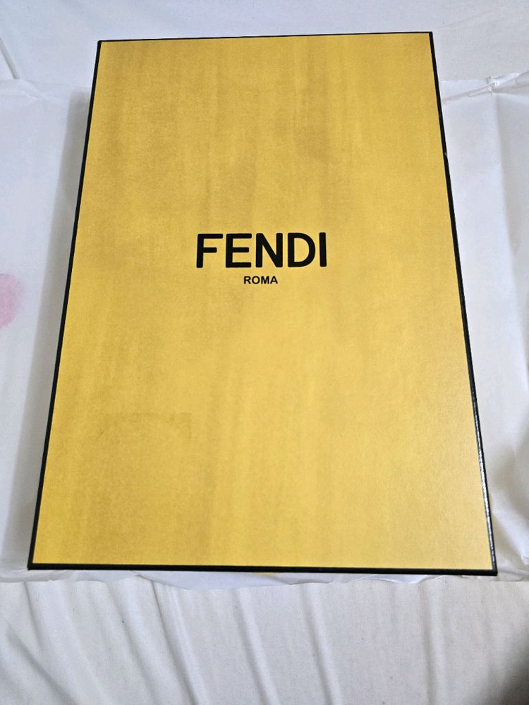 펜디 셔츠 팝니다. (지코가 입었던, 105~110 )--2