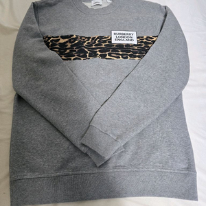 버버리 맨투맨 팝니다.(기모 , 105정도)