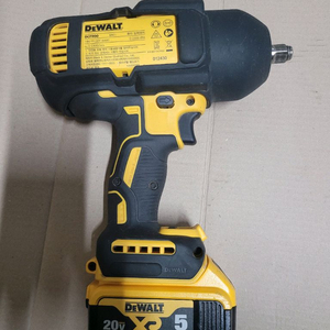 디월트하이토크임팩렌치 25년 제조 DCF900배터리포함