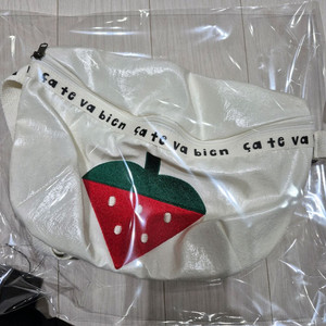 딸기 캐릭터 파우치백