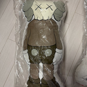 kaws 쿠션 팝니다