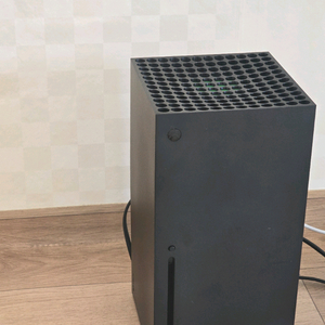 Xbox Series X 팝니다. 컨트롤러2개,충전기,배터리 포함