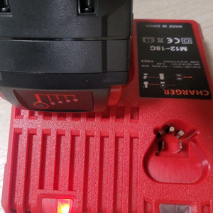 밀워키 OEM 배터리1개 충전기1개충전기는 듀얼 충전기