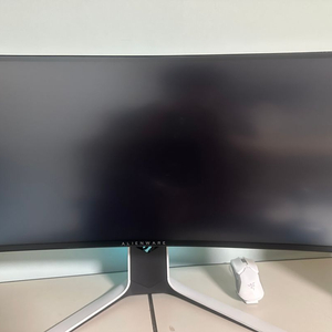 델 에일리언웨어 모니터 이미지