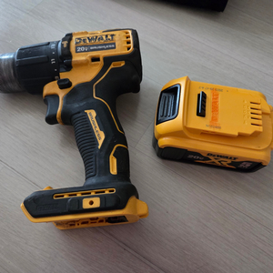 디월트 무선 충전해머드릴 본체+배터리 20V 5AH