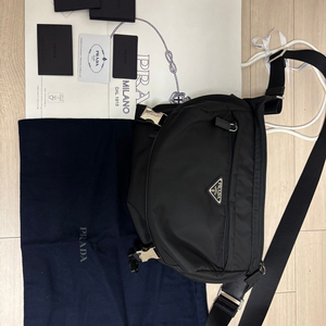 프라다 바이커백 미디움