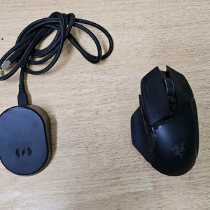 레이저 바실리스크 V3 무선마우스 , 충전독 포함 판매합니다