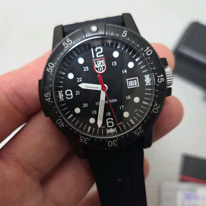 루미녹스 다이버 시계 팝니다.