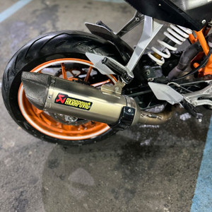 듀크390 16년식 150에넘겨요