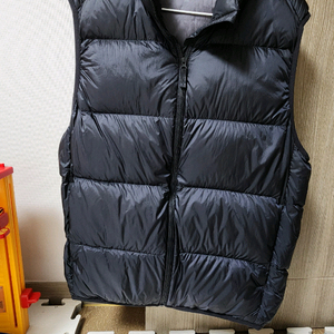 유니클로 울트라 라이트다운 조끼 블랙 L