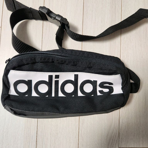 아디다스 러닝 힙색 리니어 퍼포먼스 웨이스트백 S99983크기(가로x세로x폭): 25x15x6cm색상: 블랙바닥면
