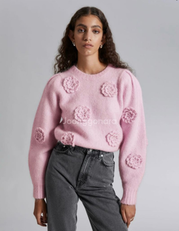 앤아더스토리즈 로즈아플리케 니트--1