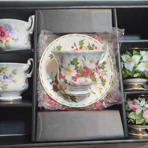 앤틱 영국로얄알버트 먼슬리 월별찻잔(1조값)새상품