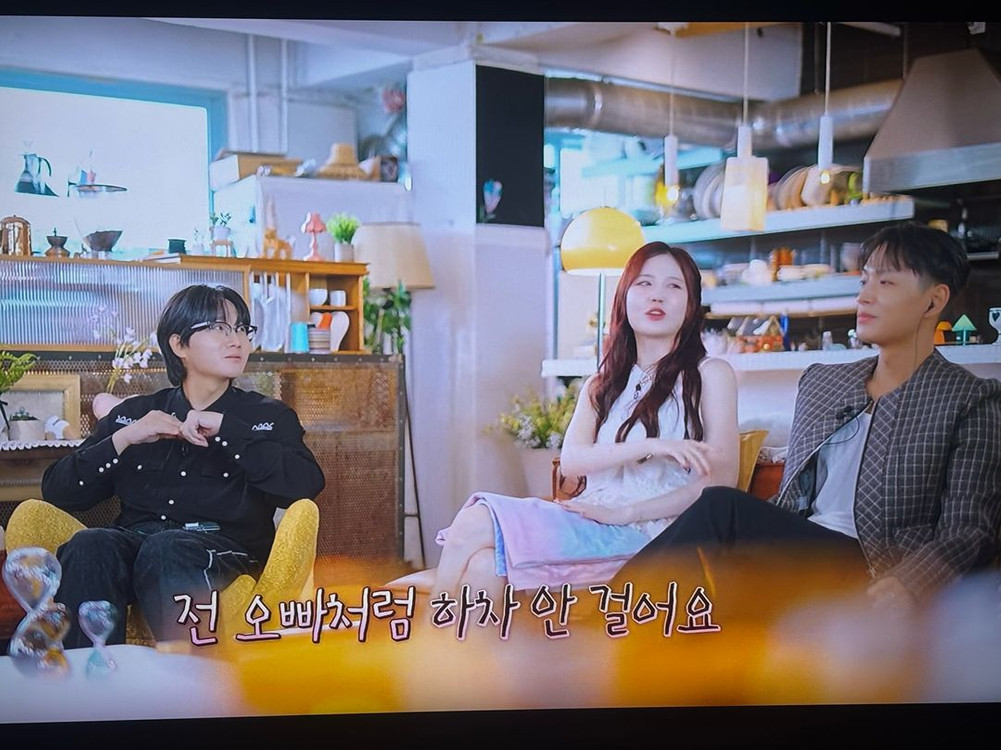 삼성 4k 크리스탈 UHD TV KU43UA7050FXKR 스탠드--3