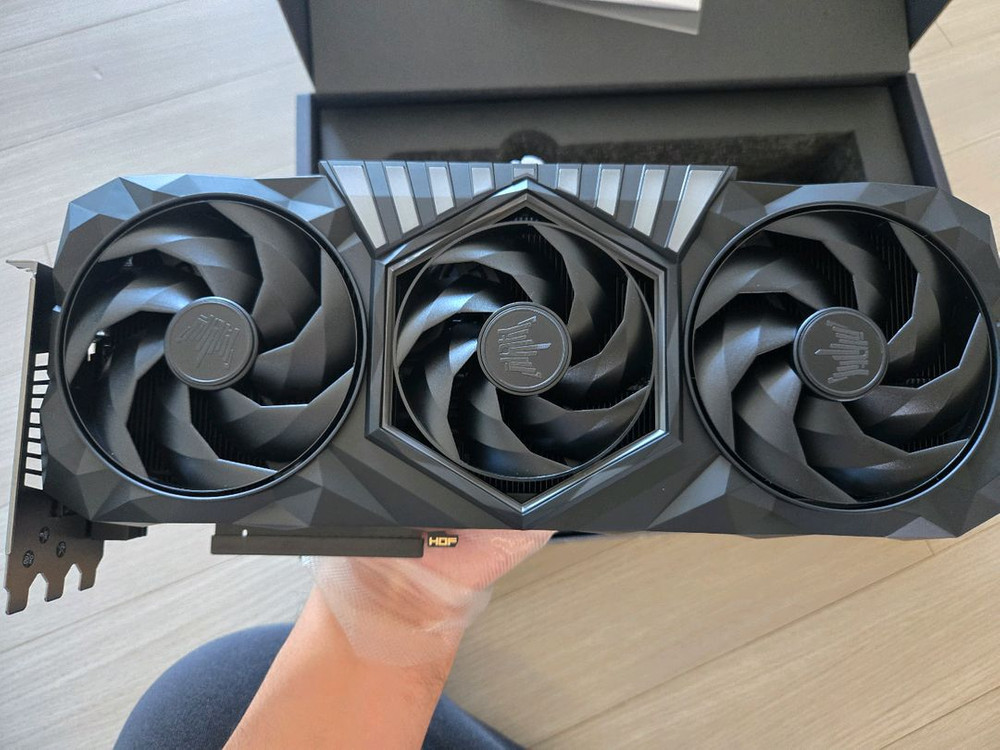 갤럭시 RTX 5070 Ti HOF 팝니다.--3