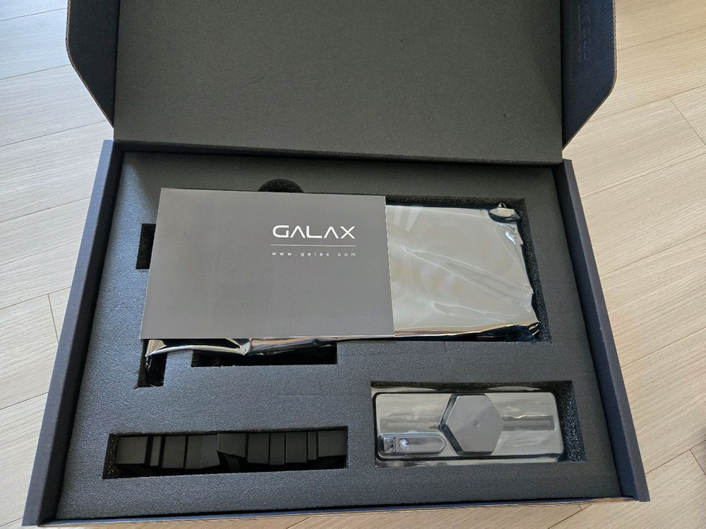 갤럭시 RTX 5070 Ti HOF 팝니다.--2