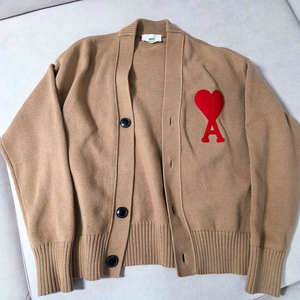 아미 빅하트 로고 가디건 이미지