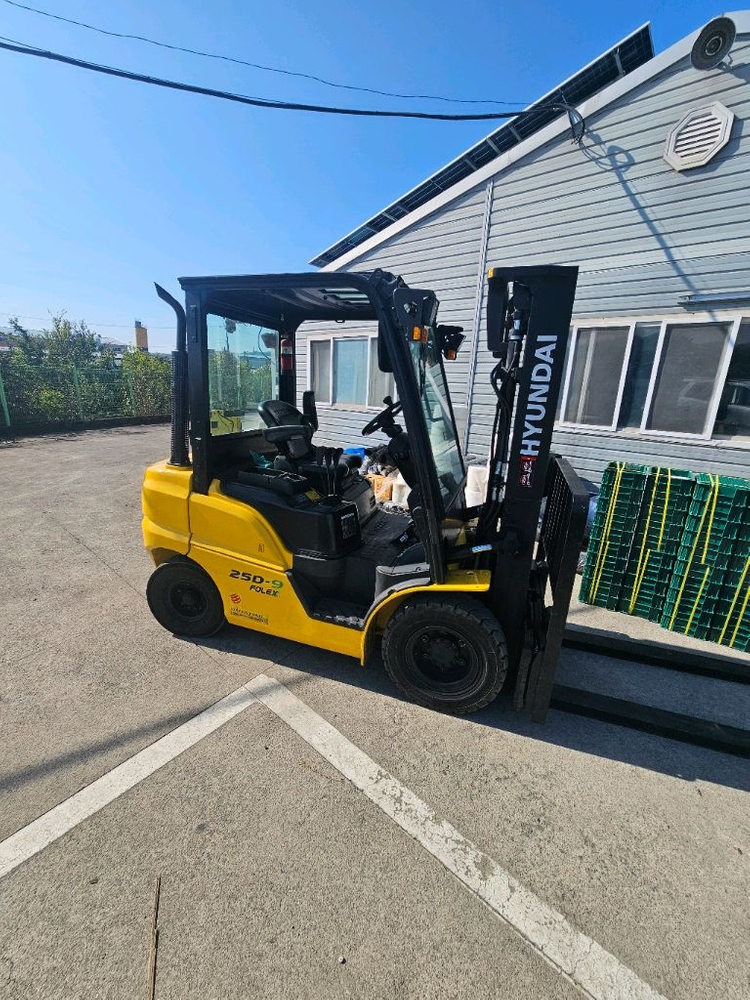 현대 2.5톤 디젤 지게차 이미지