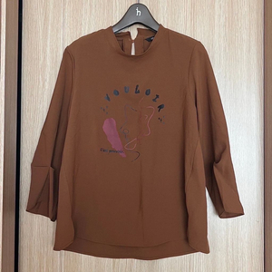 ab.plus 카멜 상의 (정가14만)