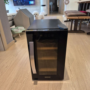 우놀드 와인셀러 8본