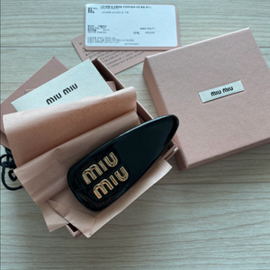 미우미우 헤어핀