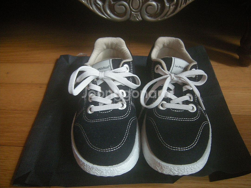 르무통운동화225사이즈+사은품 나이키양말/여성구두 가방 악세사리 화장품 요가 러닝헬스배낭여행 아디다스 나이키 아이폰--0