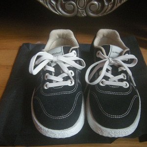 르무통운동화225사이즈+사은품 나이키양말/여성구두 가방 악세사리 화장품 요가 러닝헬스배낭여행 아디다스 나이키 아이폰