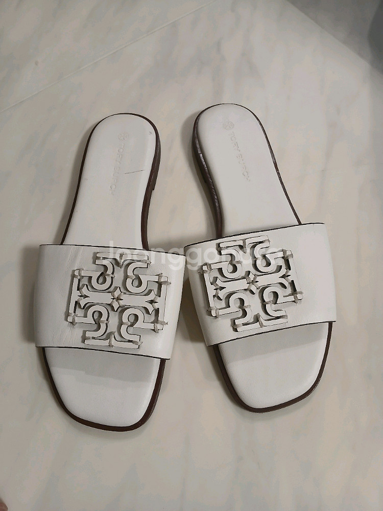 토리버치(Tory Burch) 화이트 슬라이드 샌들 거의새상품--0