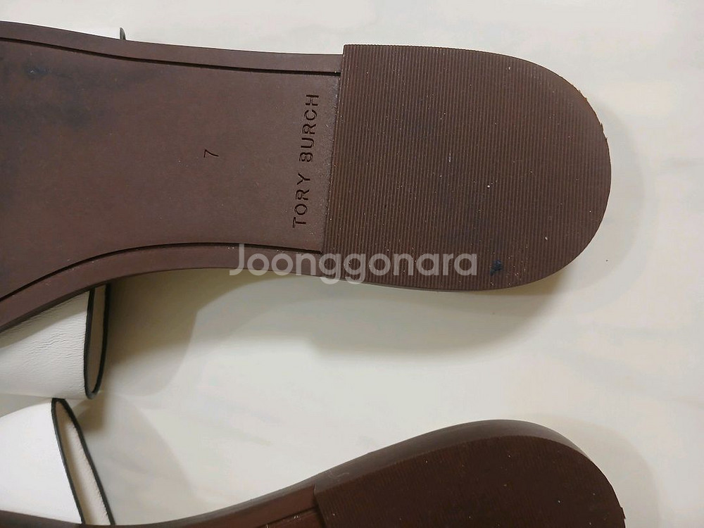 토리버치(Tory Burch) 화이트 슬라이드 샌들 거의새상품--4