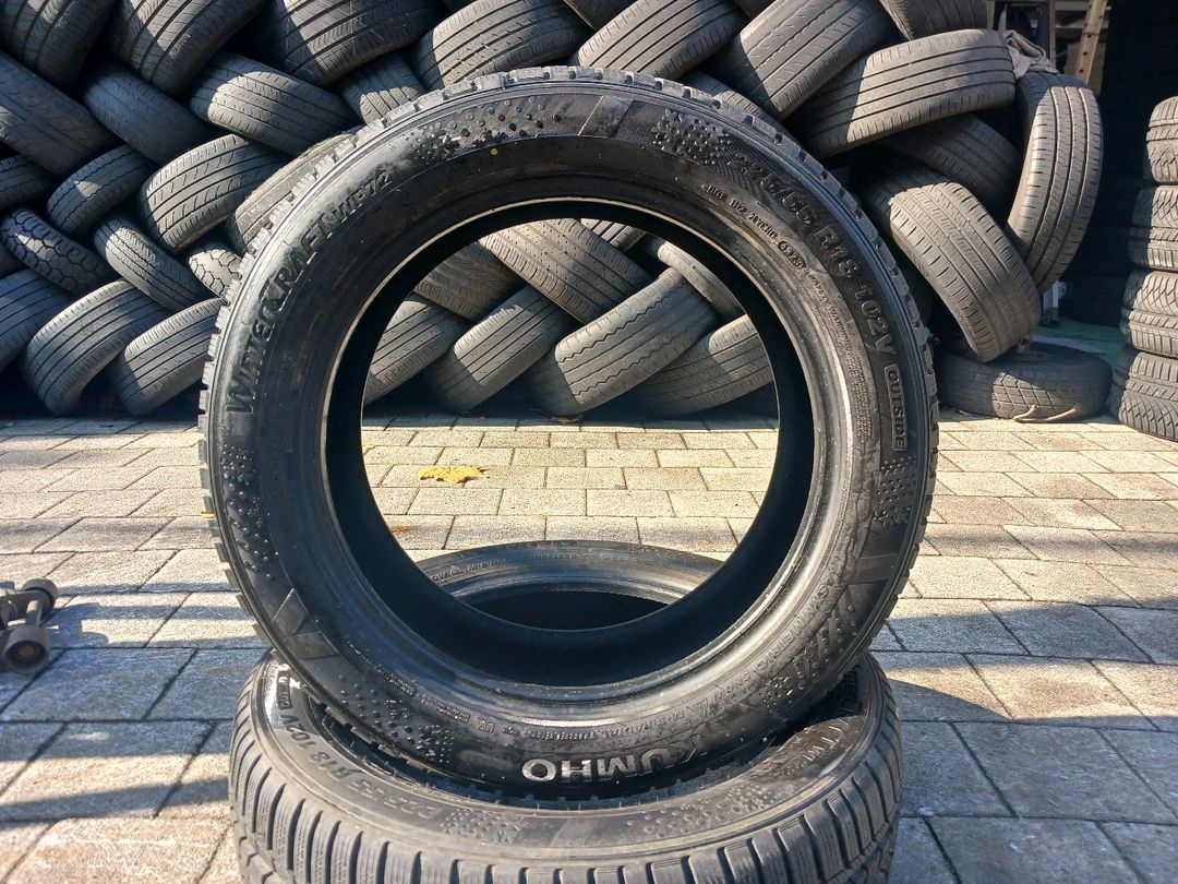 225 55 18 금호타이어 (윈터타이어) 두개 판매합니다 (임판급타이어)