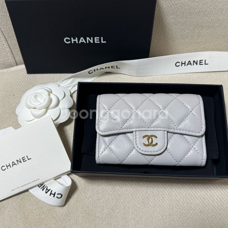 샤넬 클래식 똑딱이 카드지갑 내장칩 새제품--0