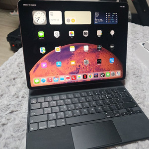 아이패드 프로 6세대 12.9 128기가 wifi + 정품 매직키보드